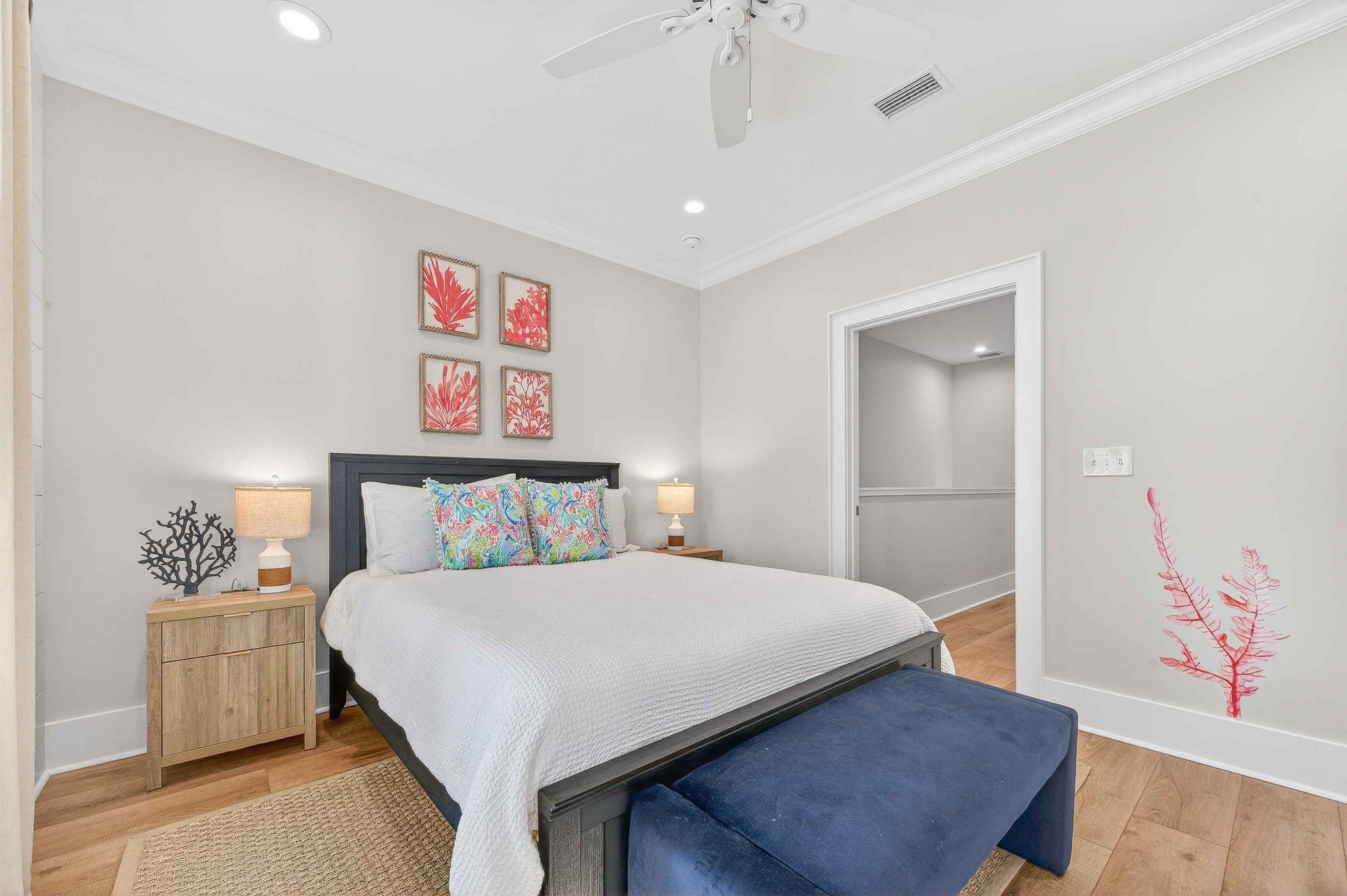 Bedroom 3 : Queen Bed (Ensuite Bathroom)